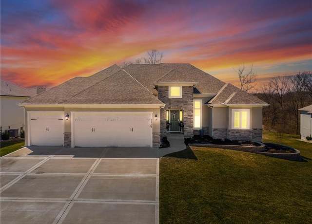 Property at 5513 NW 111th Ct, Kansas City, MO 64154, 4 beds, 3 baths