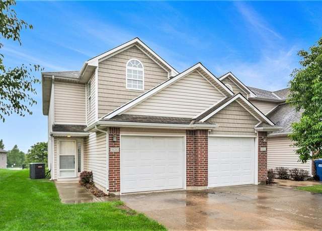 Property at 900 SW Peach Tree Ln, Blue Springs, MO 64064, 3 beds, 2.5 baths
