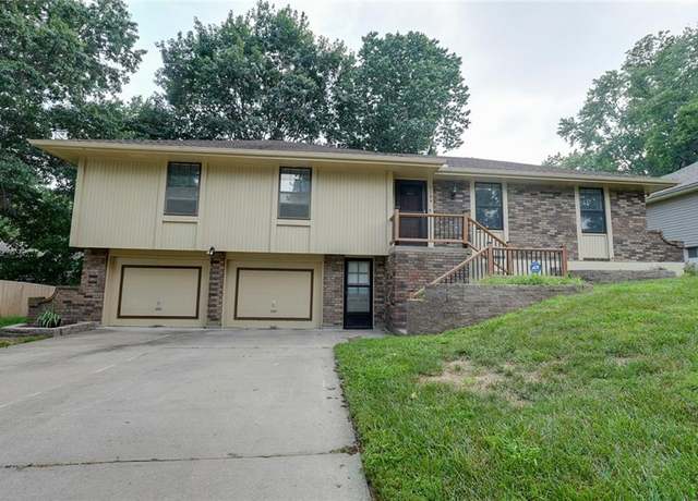 Property at 1104 SW Mic-o-say Dr, Blue Springs, MO 64015, 3 beds, 2 baths