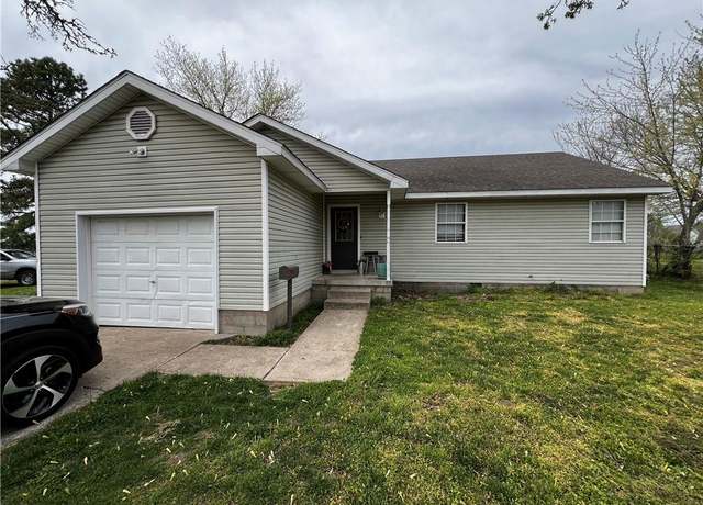 Property at 1019 E 11th St, Galena, KS 66739, 3 beds, 2 baths