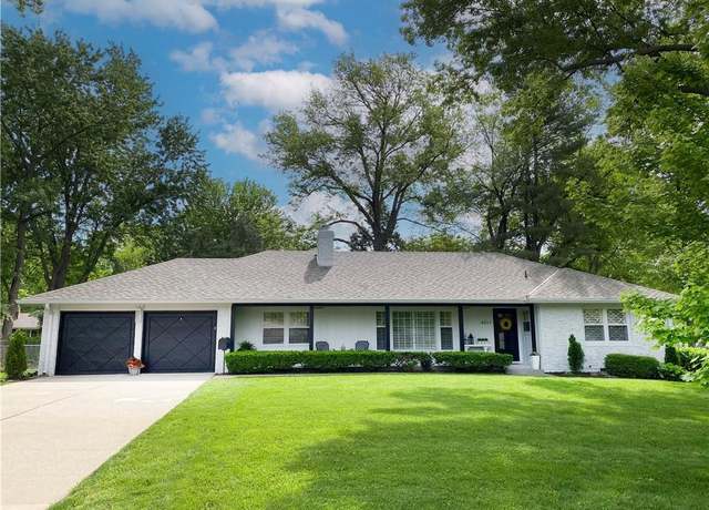 Property at 9511 Manor Rd, Leawood, KS 66206, 3 beds, 2.5 baths