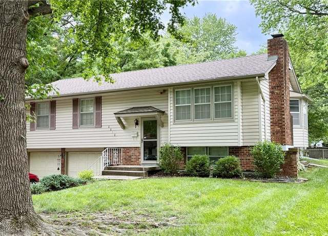 Property at 8818 Crescent Ave, Kansas City, MO 64138, 3 beds, 2.5 baths