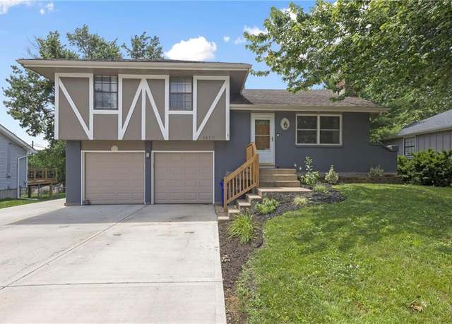 Property at 1417 W Spruce St, Olathe, KS 66061, 3 beds, 1.5 baths