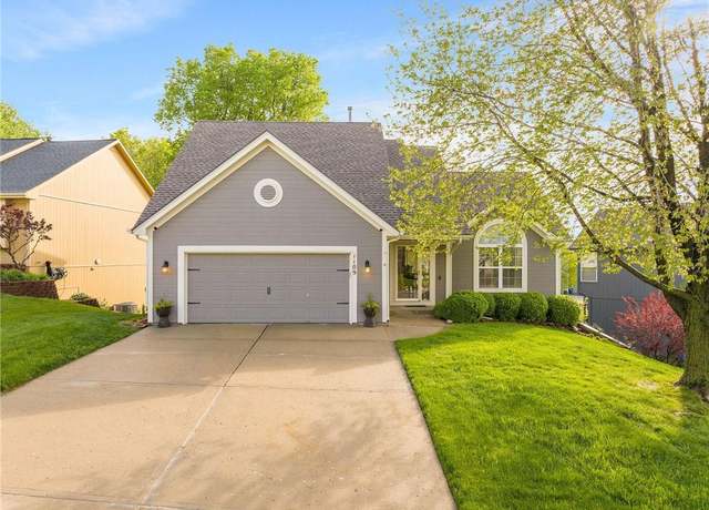 Property at 1109 Chestnut Ln, Liberty, MO 64068, 4 beds, 3.5 baths