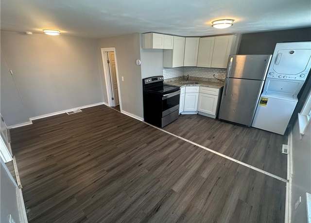 Property at 11300 E 29th St, Independence, MO 64052, 4 beds
