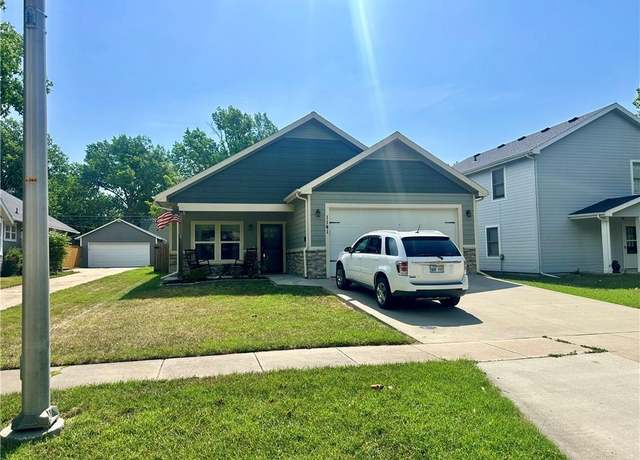 Property at 1141 S Main St, Ottawa, KS 66067, 3 beds, 2 baths