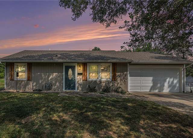 Property at 5807 N Howard Ave, Gladstone, MO 64118, 3 beds, 2 baths