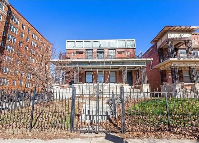 Property at 220-222 W Armour Blvd, Kansas City, MO 64111, 8 beds, 4 baths