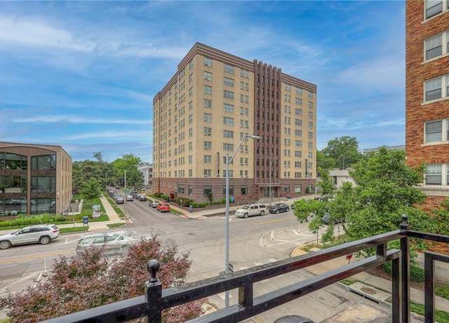 Property at 220 W Armour Blvd, Kansas City, MO 64111, 4 beds, 2 baths