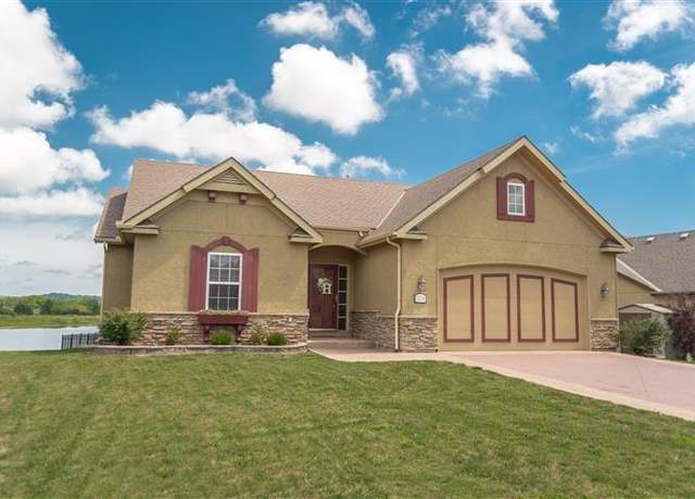 Property at 22238 W Sycamore St, Tonganoxie, KS 66086, 3 beds, 3 baths