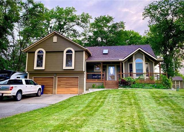 Property at 8910 Lexington Ave, De Soto, KS 66018, 3 beds, 2 baths