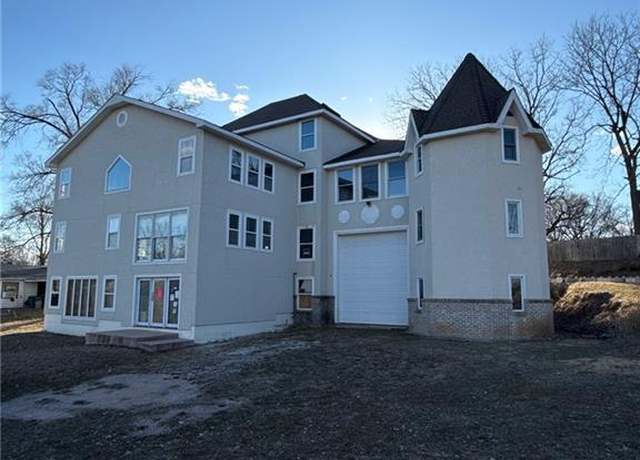 Property at 150 N 74th St, Kansas City, KS 66111, 6 beds, 5 baths