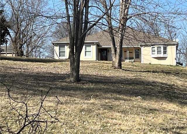 Property at 9416 E 43rd St, Kansas City, MO 64133, 3 beds, 2.5 baths