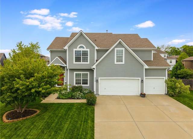 Property at 2228 SW Hawkview Rd, Lee's Summit, MO 64082, 4 beds, 3.5 baths