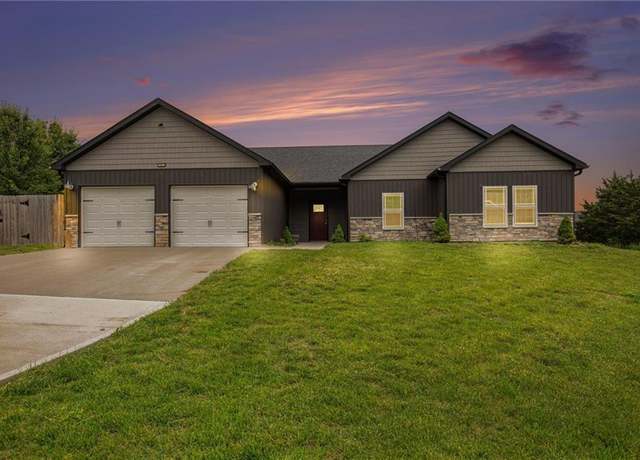 Property at 151 SE 225th Rd, Warrensburg, MO 64093, 3 beds, 2 baths