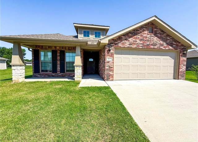 Property at 815 Delaney Dr, Carl Junction, MO 64834, 3 beds, 2 baths