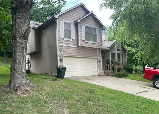 Property at 1525 Gatewood St, Leavenworth, KS 66048, 4 beds, 2.5 baths