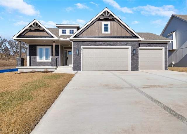 Property at 2040 SW Wheatfield Ct, Lee's Summit, MO 64082, 3 beds, 3 baths