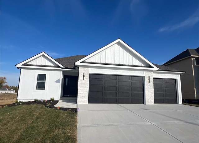 Property at 2185 Heritage Cir, Liberty, MO 64068, 4 beds, 3 baths