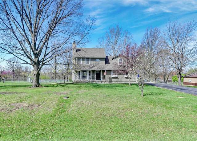 Property at 20190 Dearborn Dr, Stilwell, KS 66085, 4 beds, 2.5 baths