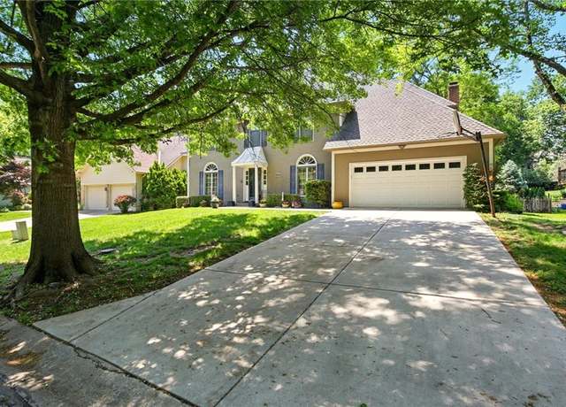 Property at 10107 W 121st St, Overland Park, KS 66213, 4 beds, 3.5 baths