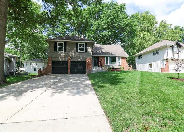 Property at 8922 Hadley St, Overland Park, KS 66212, 4 beds, 2.5 baths
