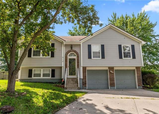 Property at 612 SE Steeple Ct, Blue Springs, MO 64014, 3 beds, 2.5 baths