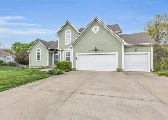 Property at 8660 Timber Trails Dr, De Soto, KS 66018, 6 beds, 4.5 baths