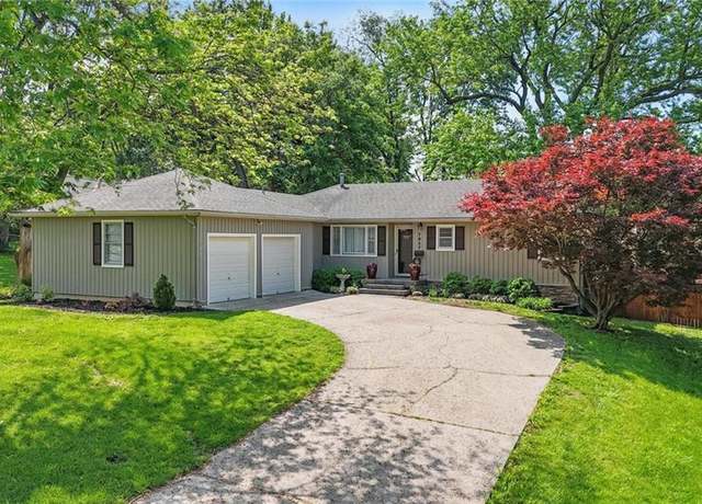 Property at 7917 W 74 St, Overland Park, KS 66204, 3 beds, 1.5 baths