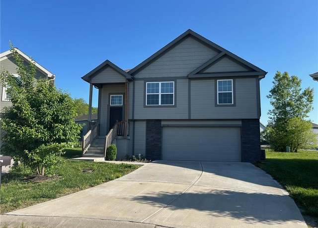 Property at 21716 Southcreek Ct, Peculiar, MO 64078, 4 beds, 3 baths