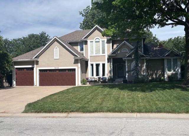 Property at 1212 SW Surrey Trace St, Lee's Summit, MO 64081, 4 beds, 4.5 baths