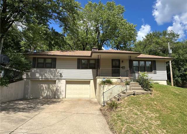 Property at 521 Madison St, St Joseph, MO 64505, 3 beds, 2 baths