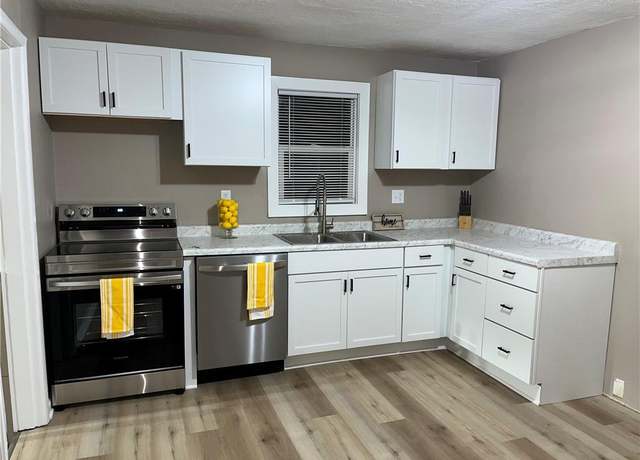 Property at 606 NE 76th St, Kansas City, MO 64118, 3 beds, 1 bath