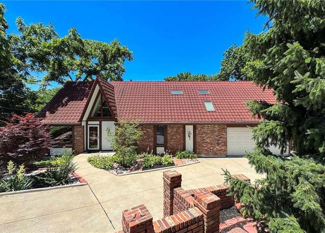 Property at 4710 Monrovia St, Shawnee, KS 66216, 5 beds, 4 baths