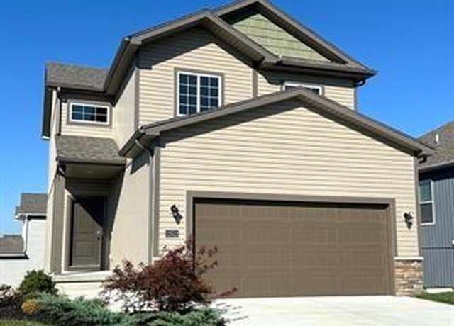 Property at 12512 S Parkwood Ln, Lee's Summit, MO 64086, 4 beds, 3.5 baths