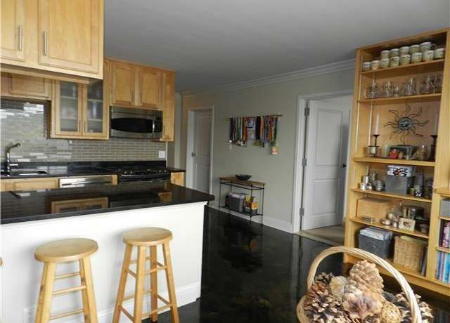 Property at 700 E 8th St Unit 4M, Kansas City, MO 64106, 2 beds, 2 baths