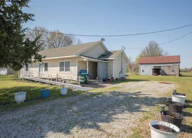 Property at 1619 E Maple St, Columbus, KS 66725, 3 beds, 1 bath