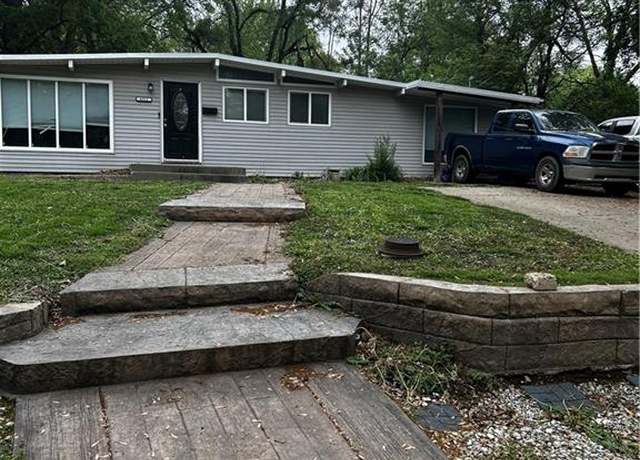 Property at 6212 N Park Ave, Gladstone, MO 64118, 2 beds, 2 baths