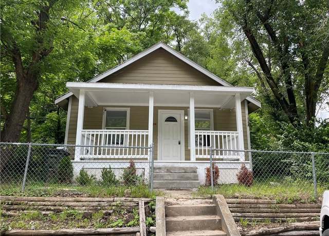 Property at 1226 10th Ave, Leavenworth, KS 66048, 2 beds, 1 bath