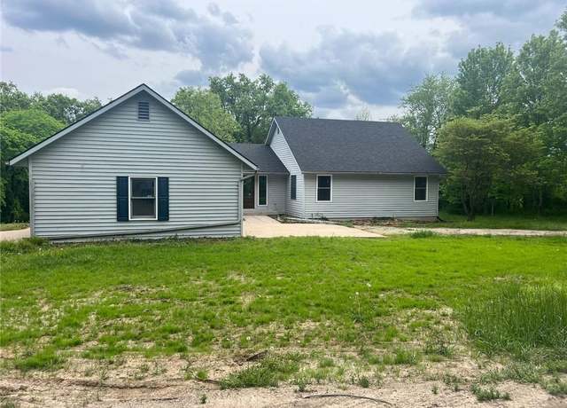 Property at 38 NW 525th Rd, Warrensburg, MO 64093, 5 beds, 3 baths