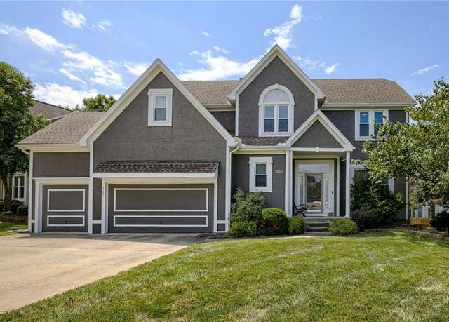 Property at 8121 W 130th St, Overland Park, KS 66213, 4 beds, 4.5 baths
