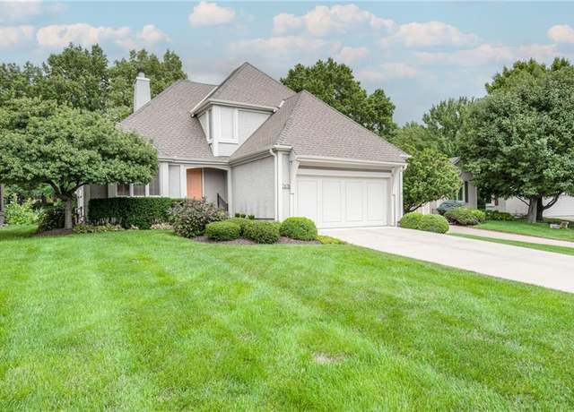 Property at 7878 W 118th Pl, Overland Park, KS 66210, 2 beds, 2.5 baths