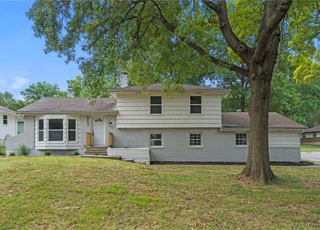 Property at 9901 E 85 St, Raytown, MO 64138, 3 beds, 3 baths