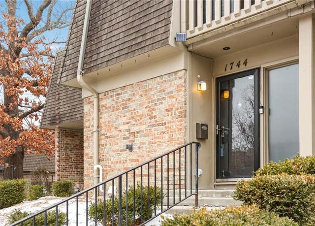 Property at 1744 E 97th St, Kansas City, MO 64131, 2 beds, 1.5 baths