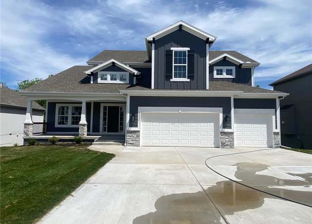 Property at 4822 NE 105th St, Kansas City, MO 64156, 4 beds, 3.5 baths