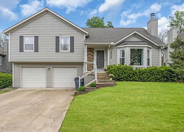Property at 12429 S Blackfoot Dr, Olathe, KS 66062, 3 beds, 2 baths