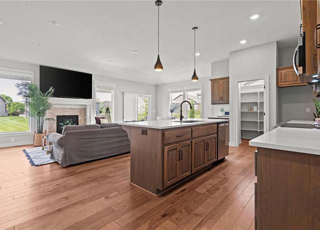 Property at 1532 SW Arbor Valley Dr, Lee's Summit, MO 64082, 3 beds, 2 baths
