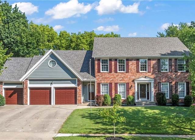 Property at 10438 W 125th Ter, Overland Park, KS 66213, 4 beds, 3.5 baths