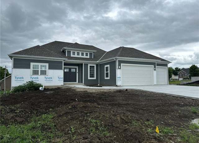 Property at 1167 W Edwards St, Maryville, MO 64468, 4 beds, 3 baths