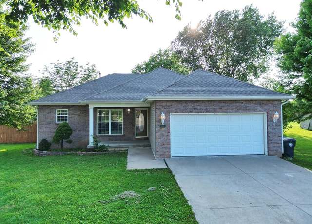 Property at 3306 Plaza Cir, Sedalia, MO 65301, 5 beds, 3 baths